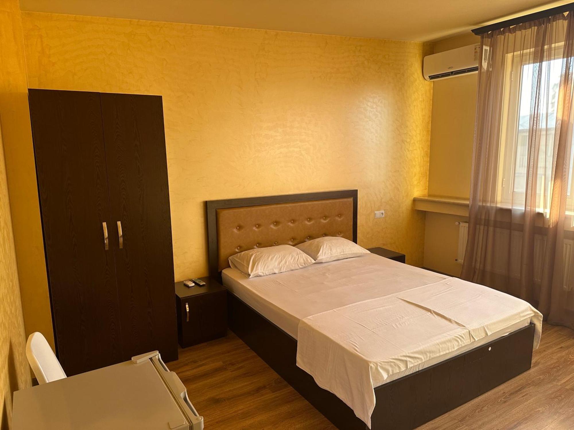 Express Hotel Yerevan Bagian luar foto