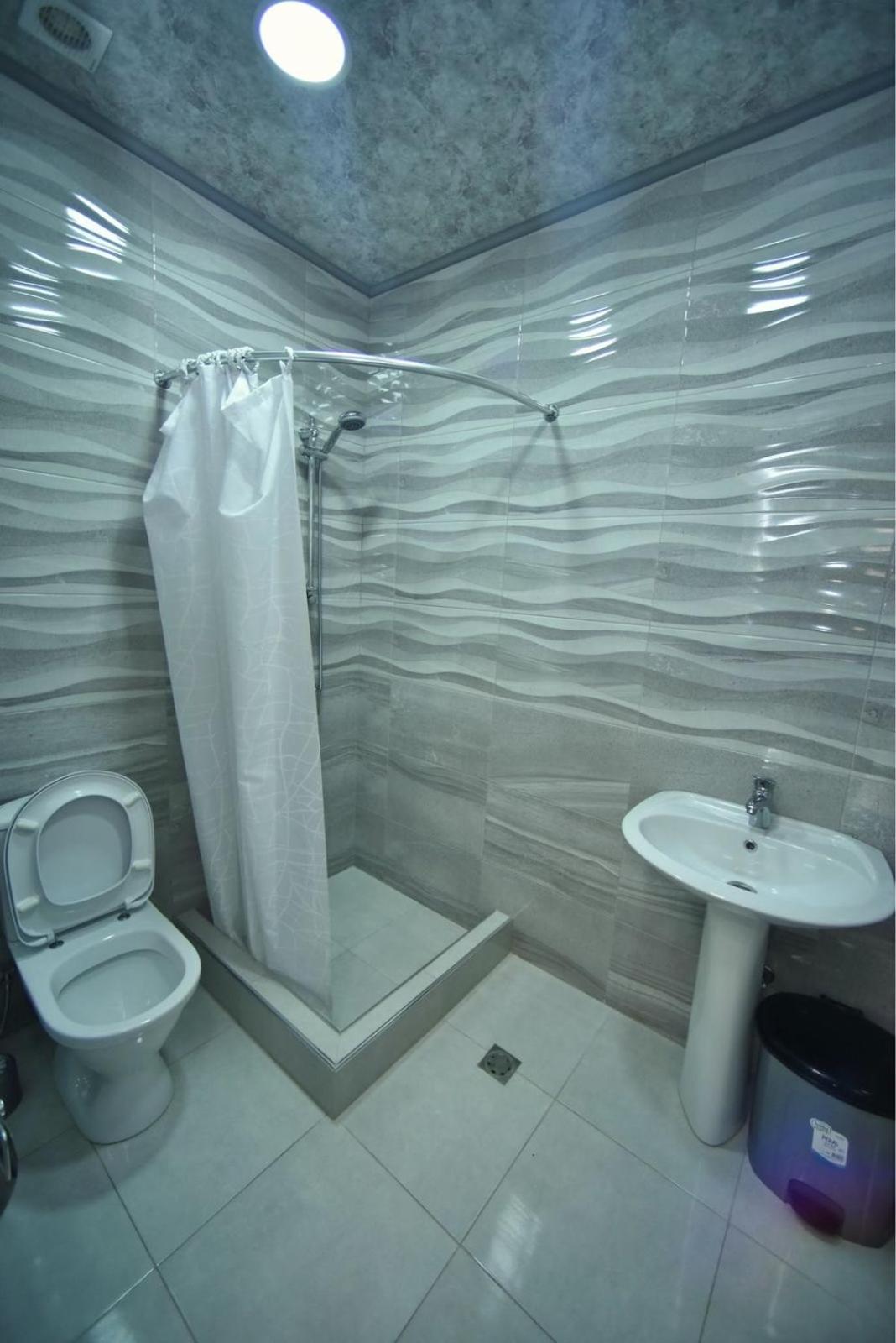 Express Hotel Yerevan Bagian luar foto